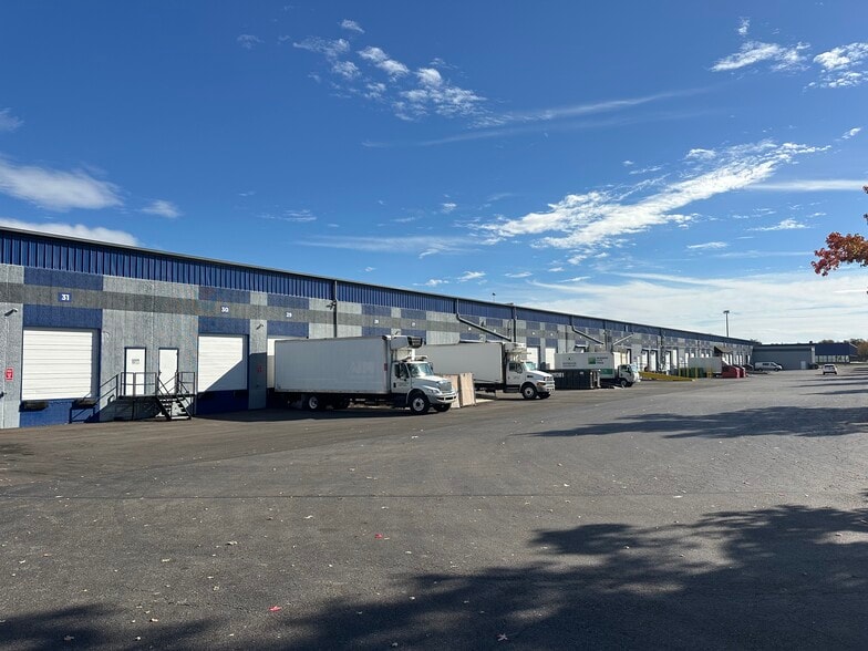 More Photos Of 3700 Parkway Ln, Hilliard Warehouse For Lease