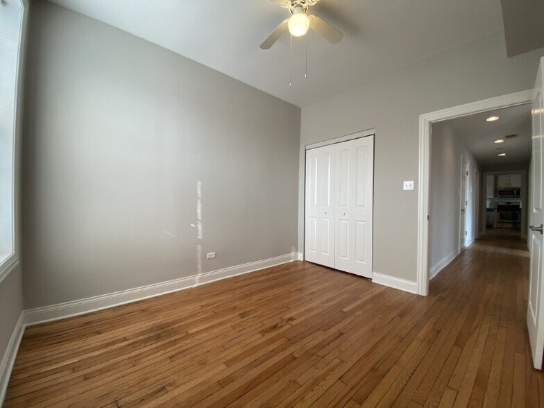 More Photos Of 4401-4403 N Clark St, Chicago Apartments For Lease