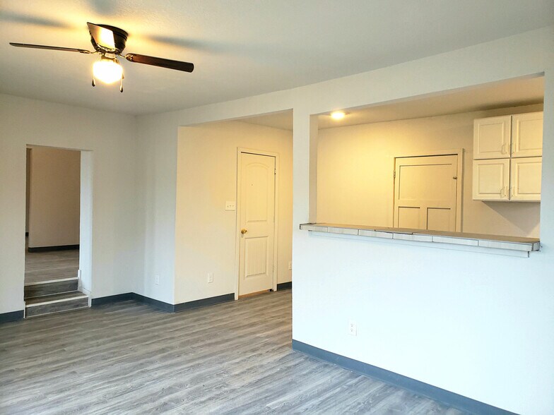 More Photos Of 1211 Gladstone, San Antonio Specialty For Sale
