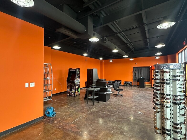 More Photos Of 100 Lawrence ln, Shepherdsville General Retail For Sale