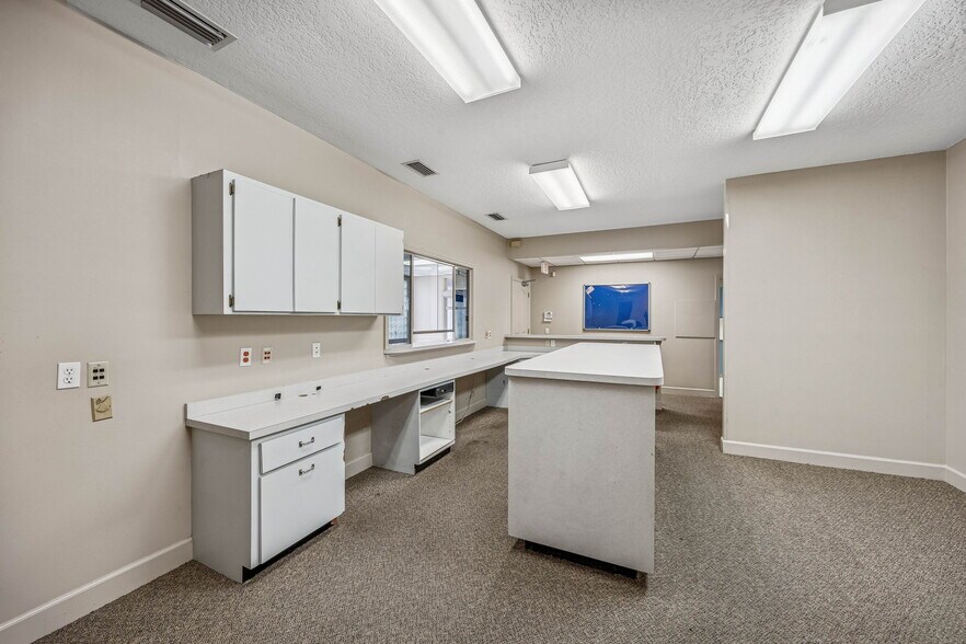 More Photos Of 1888 14th St S, Fernandina Beach Office For Lease