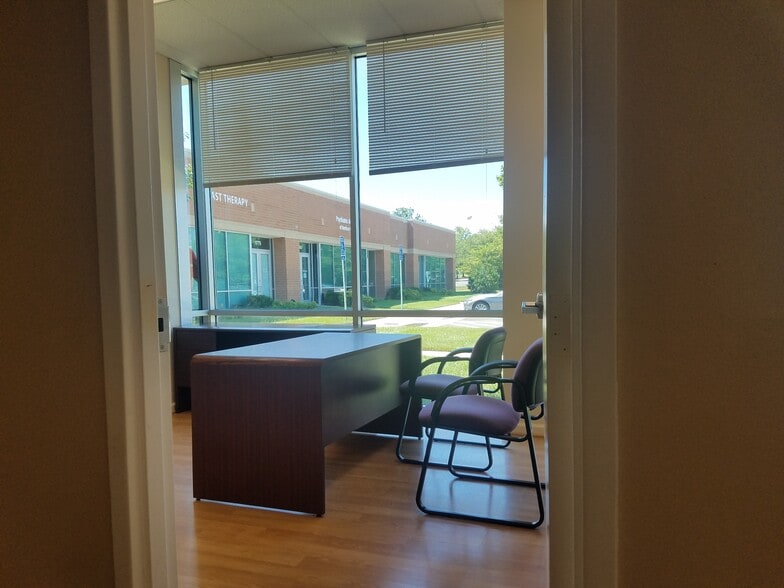 More Photos Of 4229 Lafayette Center Dr, Chantilly Business Park For Lease