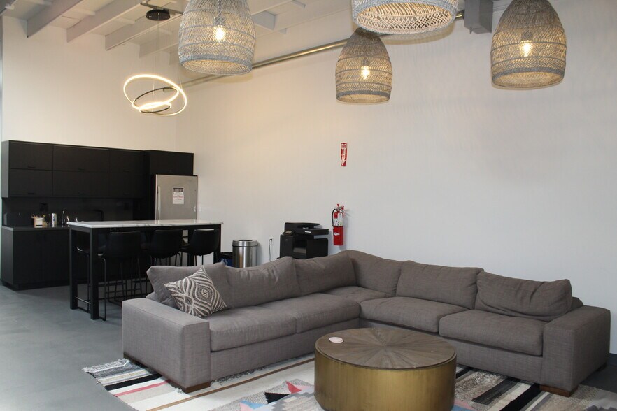 More Photos Of 1547 10th St, Santa Monica Loft Creative Space For Lease