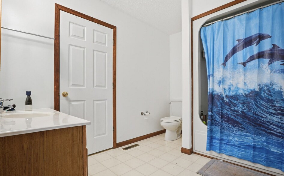 More Photos Of 528 W Main St, Wise Storefront For Sale