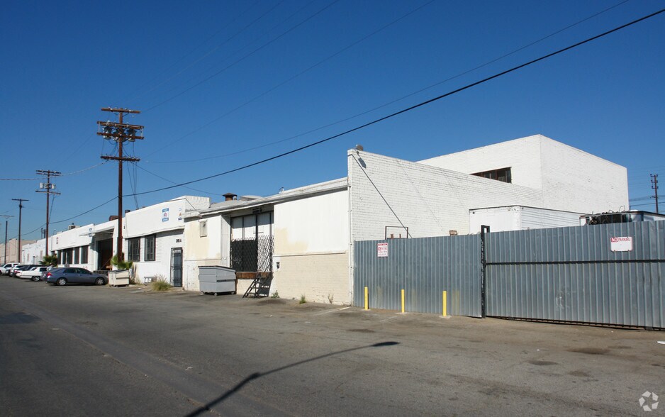 More Photos Of 3113-3115 E 11th St, Los Angeles Manufacturing For Lease