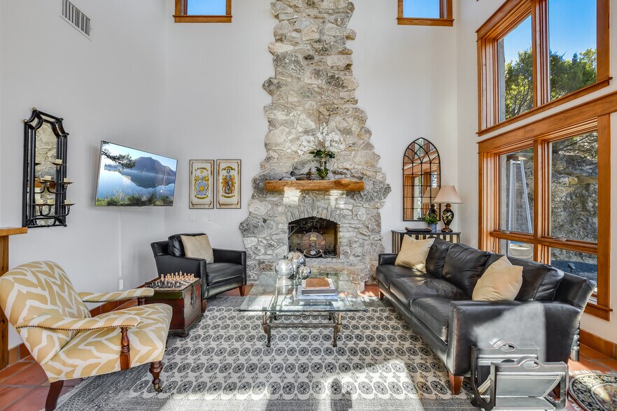 More Photos Of 610 Crystal Creek Dr, Austin Specialty For Sale