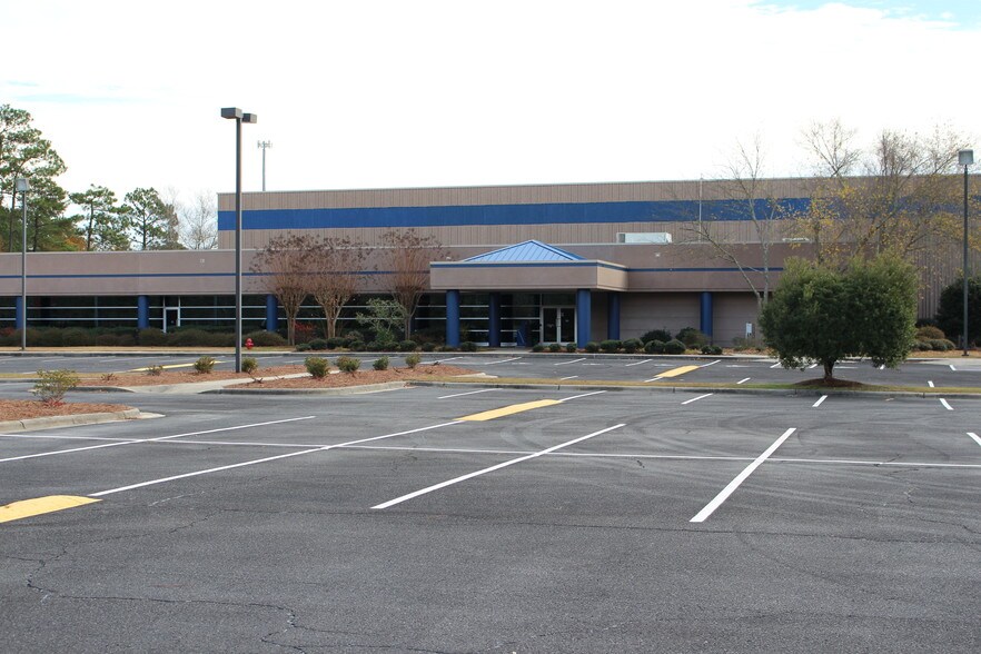 More Photos Of 800 Technology Dr, Fayetteville Distribution For Sale