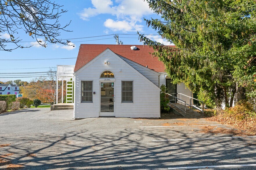 More Photos Of 74 Valley Rd, Middletown Office For Sale