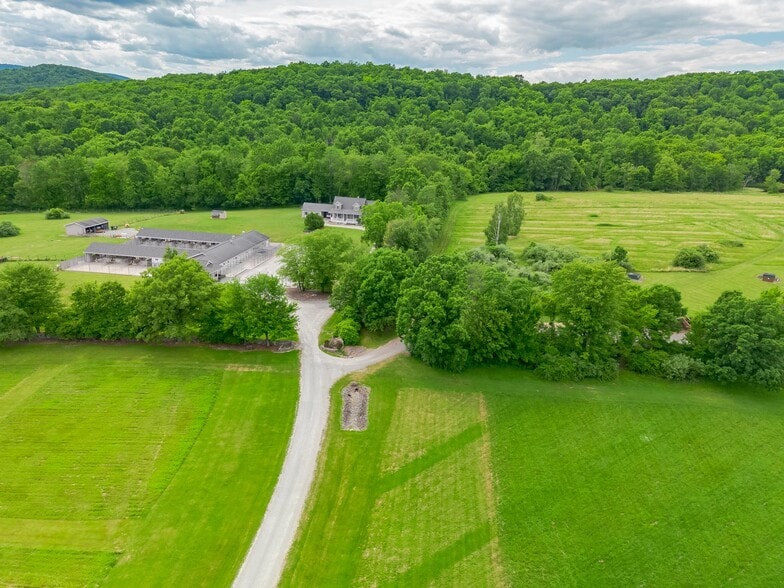 More Photos Of 175 Decoverly Lane, Falls Specialty For Sale