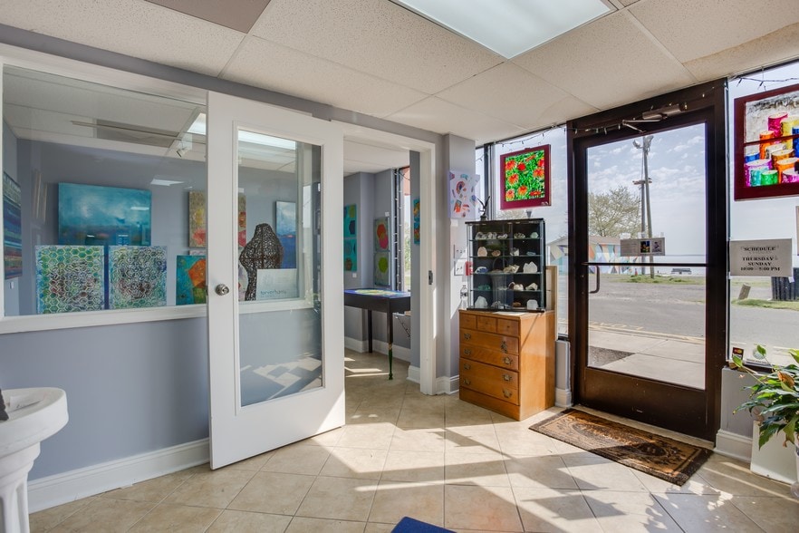 More Photos Of 100 Taylor St, Colonial Beach Storefront Retail Office For Sale
