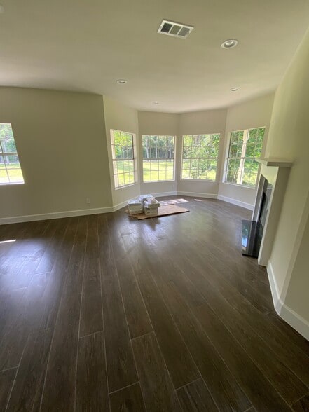 More Photos Of 33210 Magnolia Cir, Magnolia Office For Sale