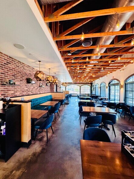 More Photos Of 255 High St, Moorpark Restaurant For Lease
