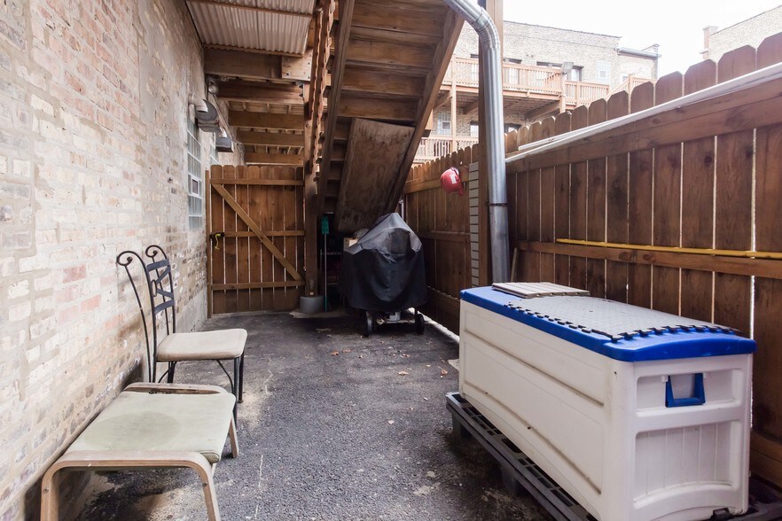 More Photos Of 1338-1346 W Irving Park Rd, Chicago Apartments For Lease
