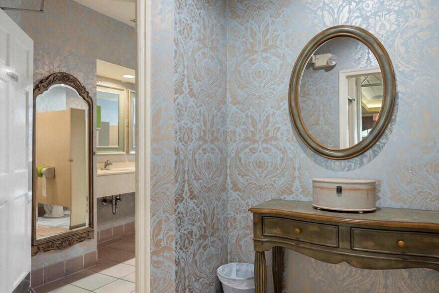 More Photos Of 4550 Golf Club Ln, Spring Hill Golf Course Driving Range For Sale