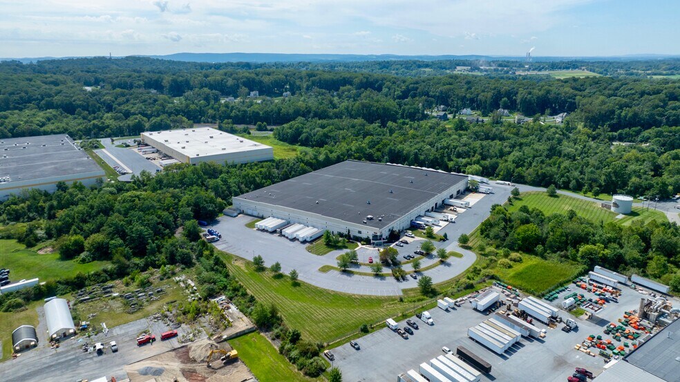 More Photos Of 22 Blackhawk Ln, Elizabethtown Distribution For Sale