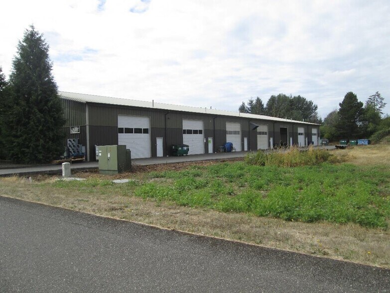 More Photos Of 2693 Delta Ring Rd, Ferndale Warehouse For Lease