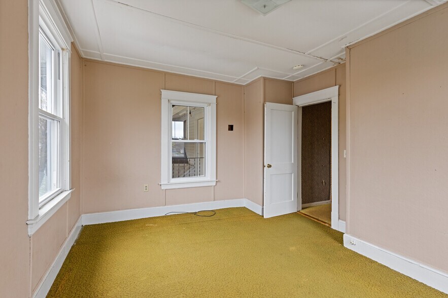More Photos Of 166 Silver St, Waterville Medical For Sale