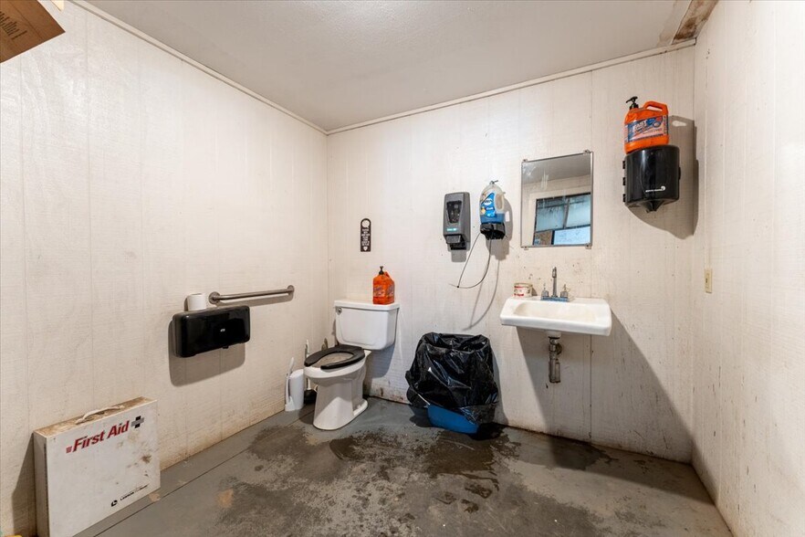 More Photos Of 66 Andrews Rd, Biddeford Warehouse For Sale