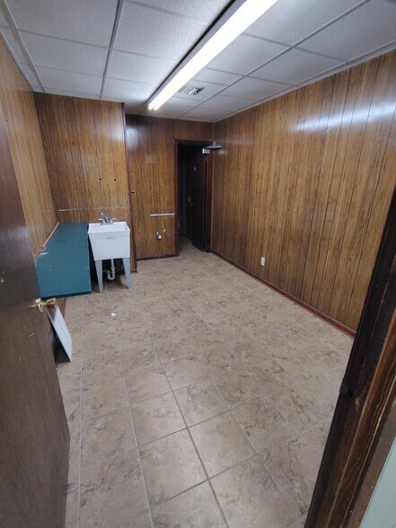 More Photos Of 915 E Georgia Ave, Ruston Warehouse For Lease