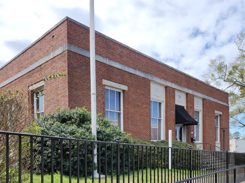 More Photos Of 133 W Main St, Manchester Office For Sale