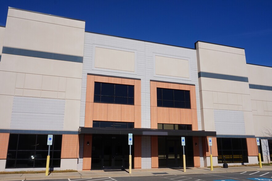 More Photos Of 4624 Belle Oaks Dr, Charlotte Warehouse For Lease