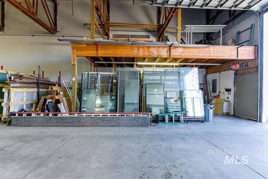More Photos Of 603 & 621 N Main St, Moscow Distribution For Sale