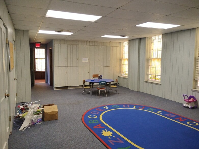 More Photos Of 906 Elm St, Coffeyville Religious Facility For Sale