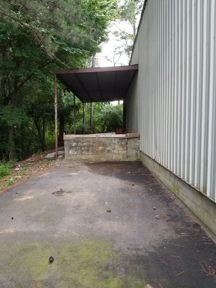 More Photos Of 4528 Stonegate Industrial Blvd, Stone Mountain Distribution For Lease