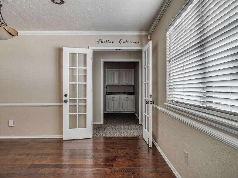 More Photos Of 525 Tower Dr, Moore Office For Lease