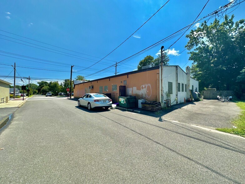 More Photos Of 438 Lake Ave, Saint James Storefront For Lease