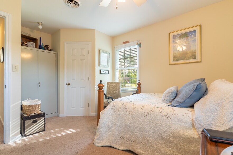 More Photos Of 1537 Jackson St, Locust Grove Office Residential For Sale