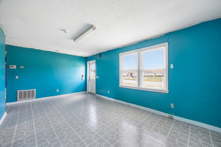 More Photos Of 109 Lisa Dr, Lexington Daycare Center For Sale
