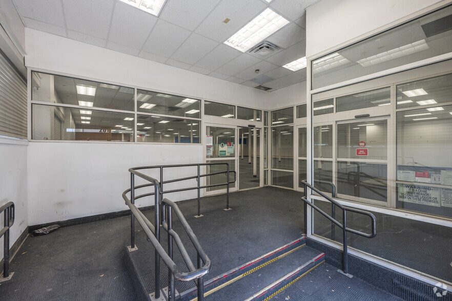 More Photos Of 201-205 N Mesa St, El Paso Storefront Retail Office For Lease