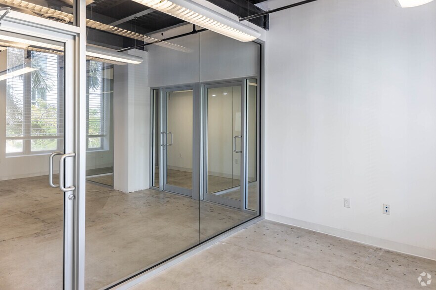 More Photos Of 420 Lincoln Rd, Miami Beach Loft Creative Space For Lease