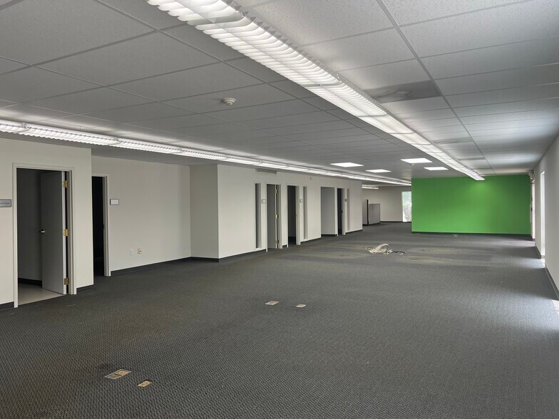 More Photos Of 616 Industrial Ave, Greensboro Flex For Lease