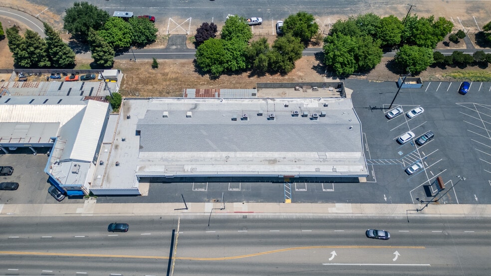 More Photos Of 727 Clovis Ave, Clovis Freestanding For Sale