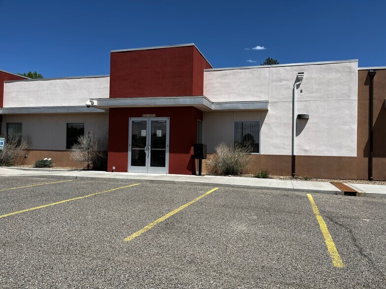 More Photos Of 800 E 30th St, Farmington Office For Sale