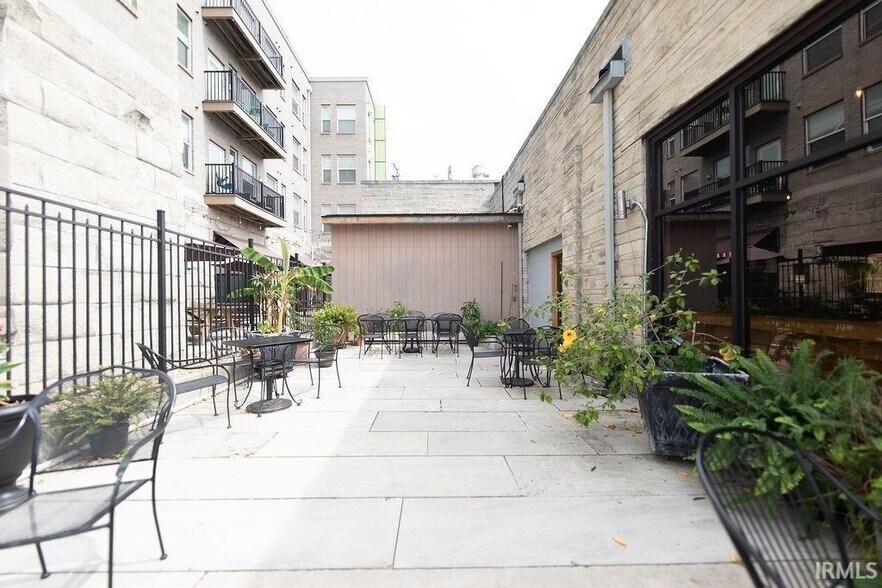 More Photos Of 409 S Walnut St, Bloomington Restaurant For Sale