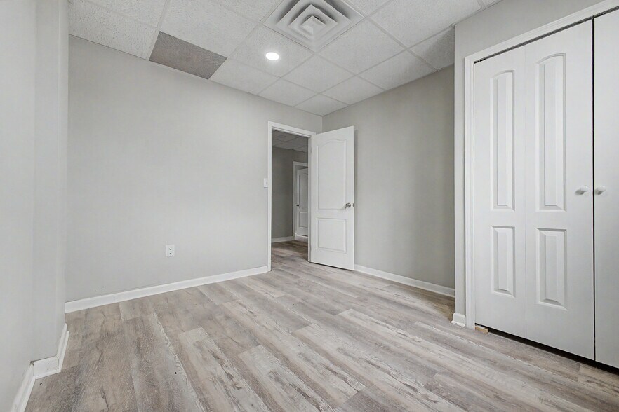 More Photos Of 19323 W Warren Ave, Detroit Storefront Retail Residential For Lease