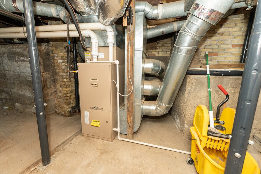 More Photos Of 218 S Washington St, Mt Pleasant Office For Sale