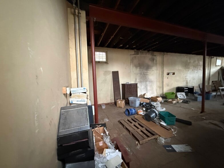 More Photos Of 836 S Mill St, New Castle Storefront Retail Residential For Sale