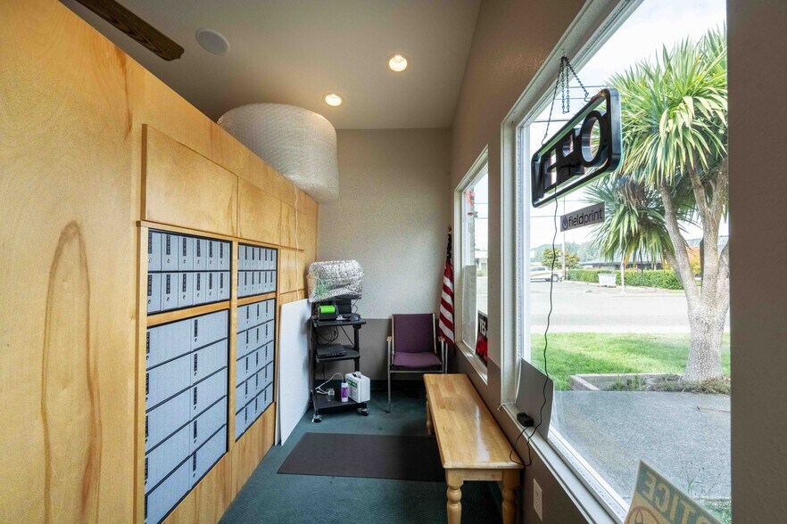 More Photos Of 624 Winchester Ave, Reedsport Office For Sale