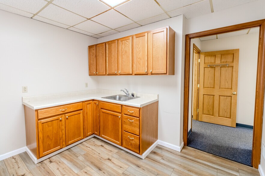 More Photos Of 9173 Lincoln Hwy, Irwin Office For Sale