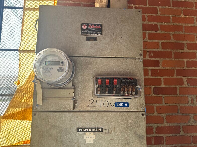 More Photos Of 1623 Nadeau St, Los Angeles Manufacturing For Lease