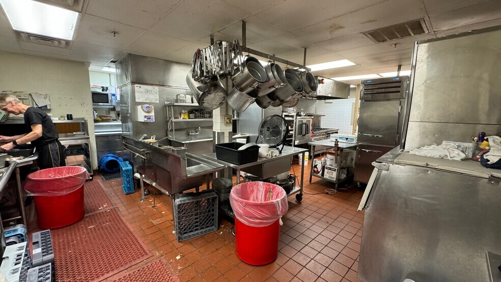More Photos Of 2100 W Union Blvd, Bethlehem Restaurant For Lease