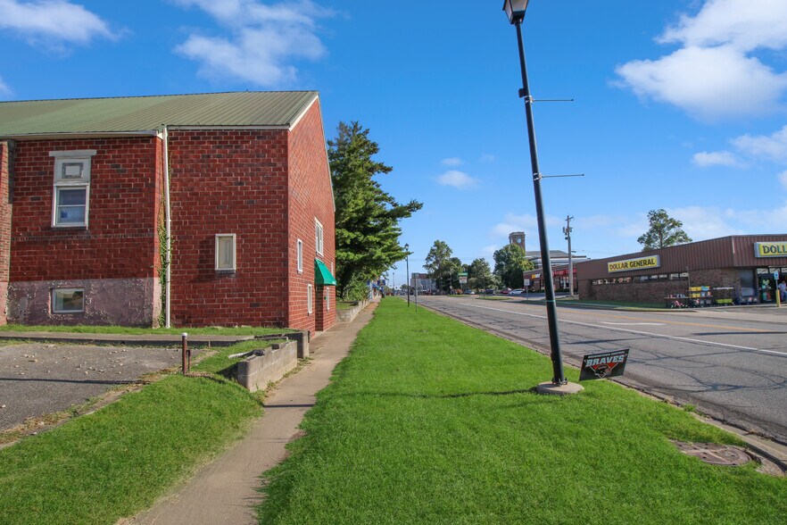 More Photos Of 220 S Main St, Brownstown Office For Sale