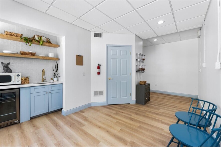 More Photos Of 7727 Clayton Rd, Saint Louis Storefront For Sale