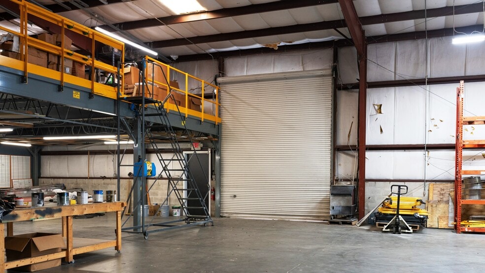 More Photos Of 5600 Zip Dr, Fort Myers Warehouse For Sale