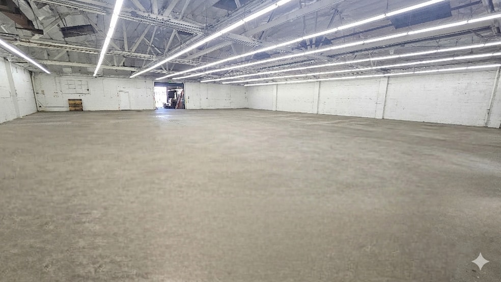 More Photos Of 465 E 32nd St, Los Angeles Warehouse For Sale