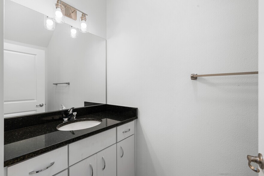 More Photos Of 2755 SE 17th St, Ocala Apartments For Sale